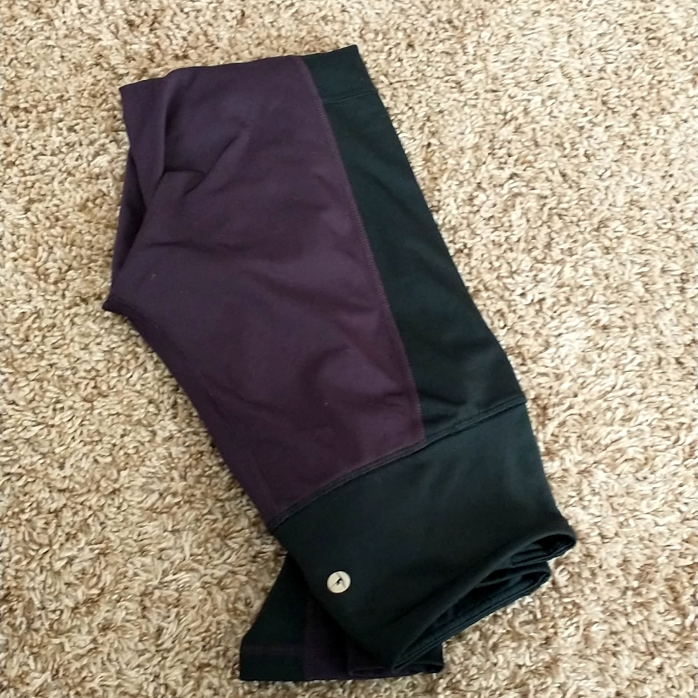 Work out leggings. Colors: Black and purple. Size: Women's Small